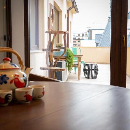 Theatre Rooftop Apartment With Patio بوخارست المظهر الخارجي الصورة