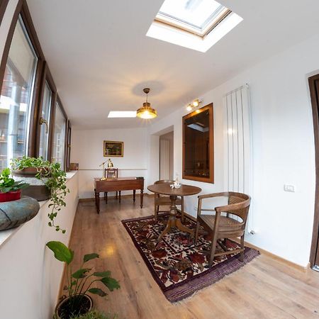 Theatre Rooftop Apartment With Patio بوخارست المظهر الخارجي الصورة