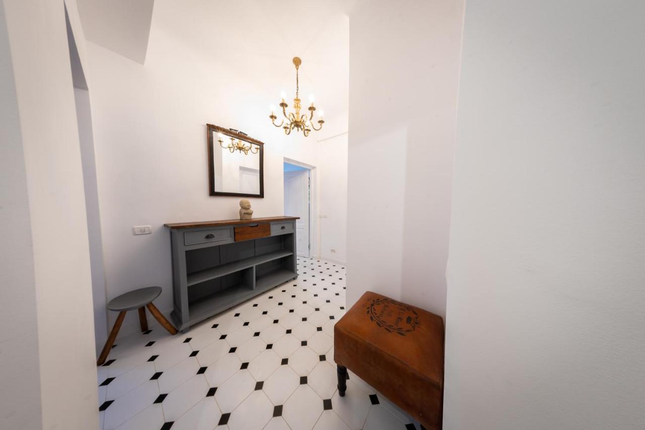 Theatre Rooftop Apartment With Patio بوخارست المظهر الخارجي الصورة