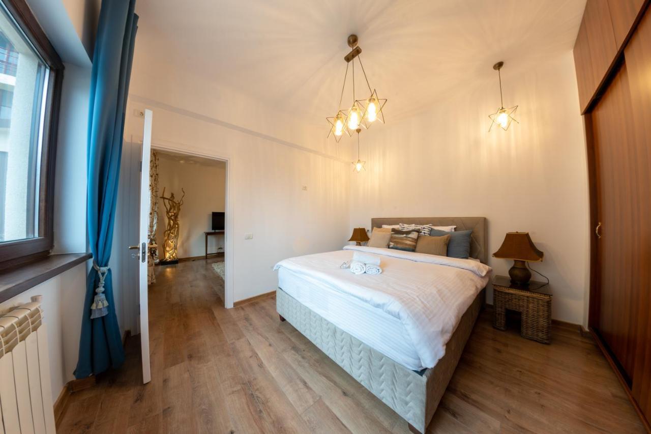 Theatre Rooftop Apartment With Patio بوخارست المظهر الخارجي الصورة