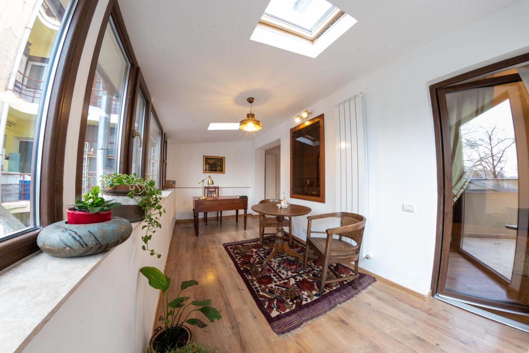 Theatre Rooftop Apartment With Patio بوخارست المظهر الخارجي الصورة