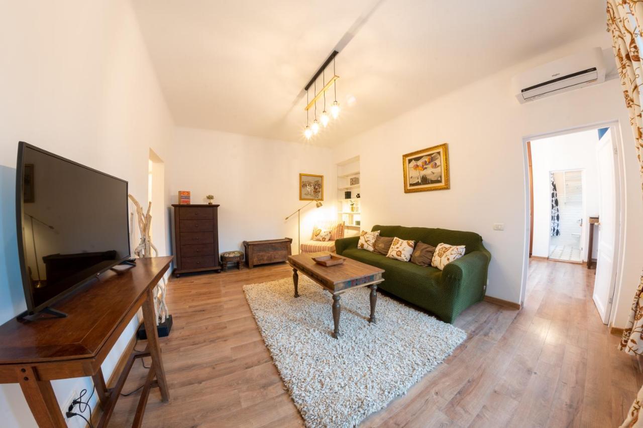 Theatre Rooftop Apartment With Patio بوخارست المظهر الخارجي الصورة