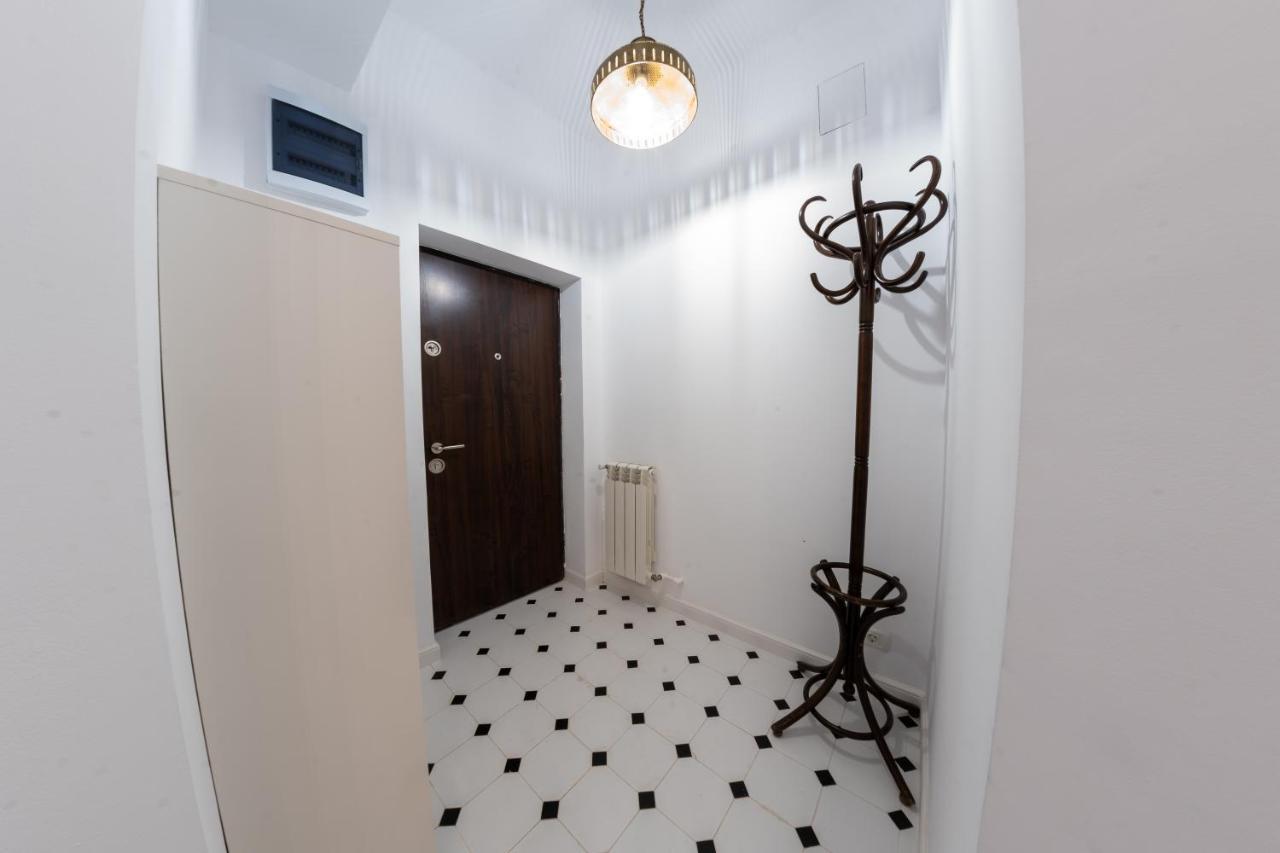 Theatre Rooftop Apartment With Patio بوخارست المظهر الخارجي الصورة