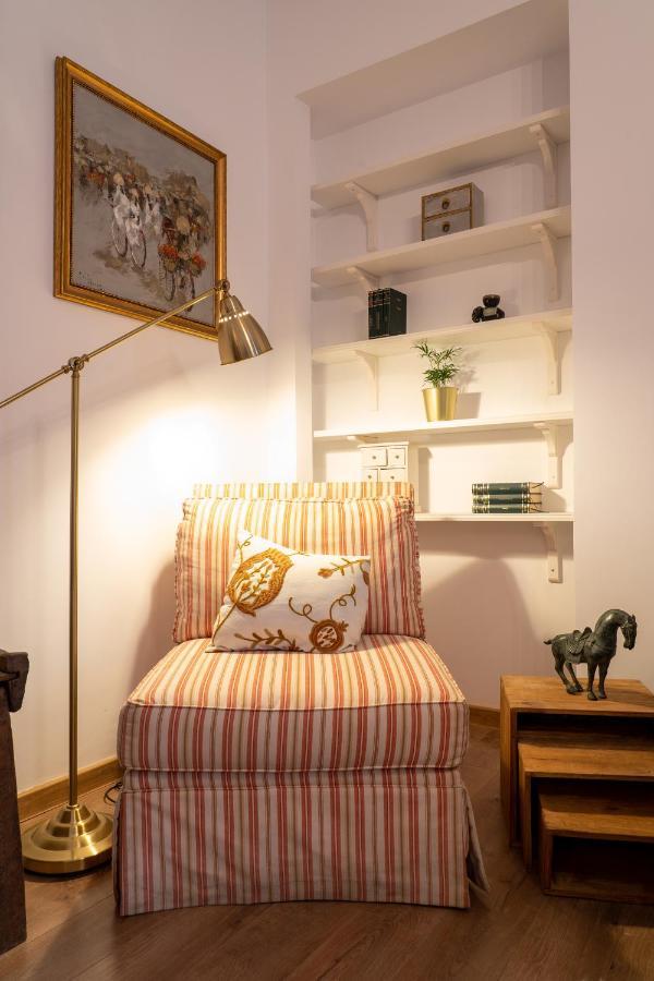 Theatre Rooftop Apartment With Patio بوخارست المظهر الخارجي الصورة